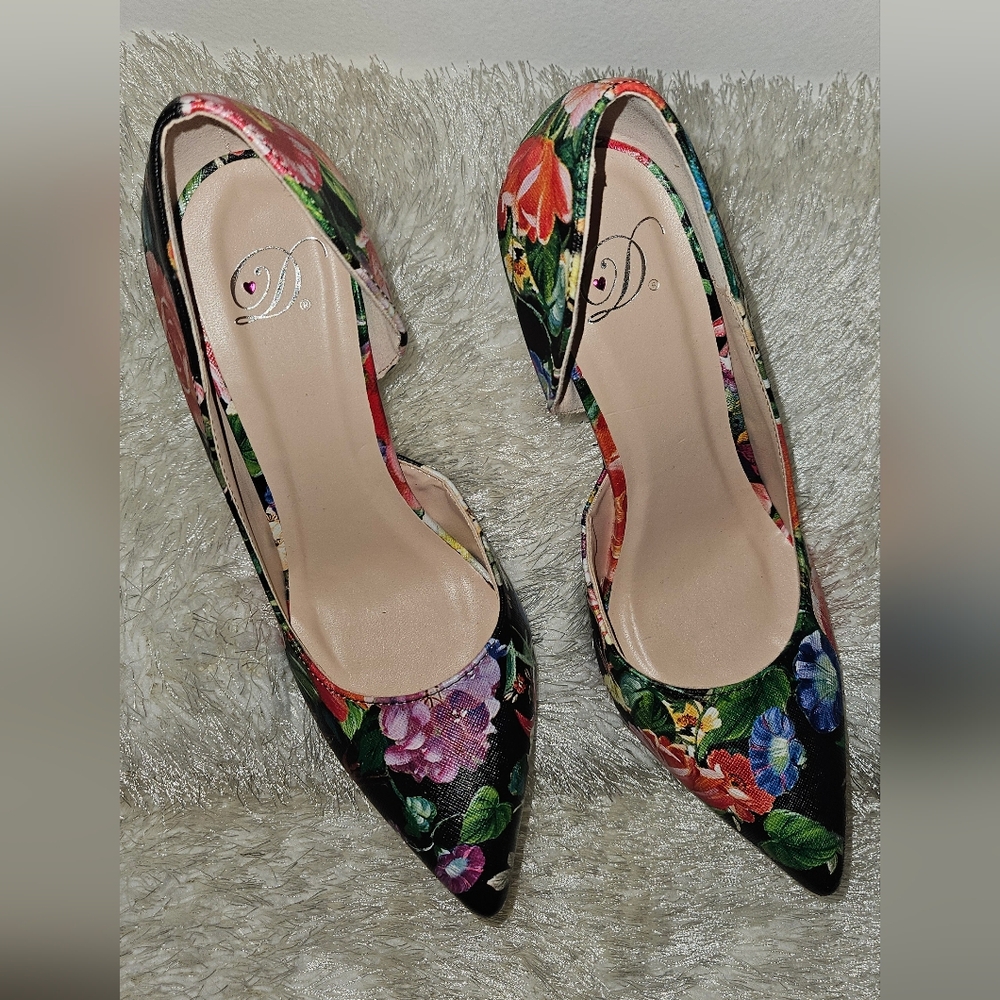 Delicious Multicolor Floral Women's Heels - Picture 3 of 6
